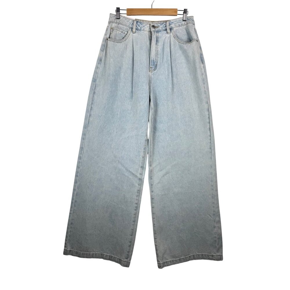We wore What Pleated wide leg Jeans 90s high waist light wash sz 29
